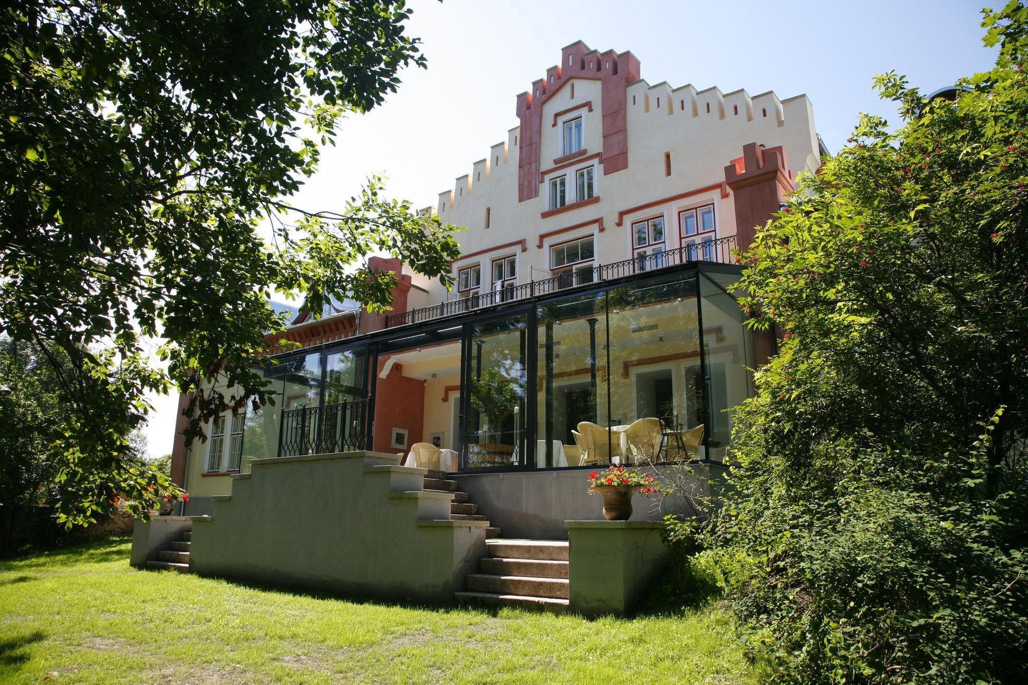 Paedaste Manor Exterior foto