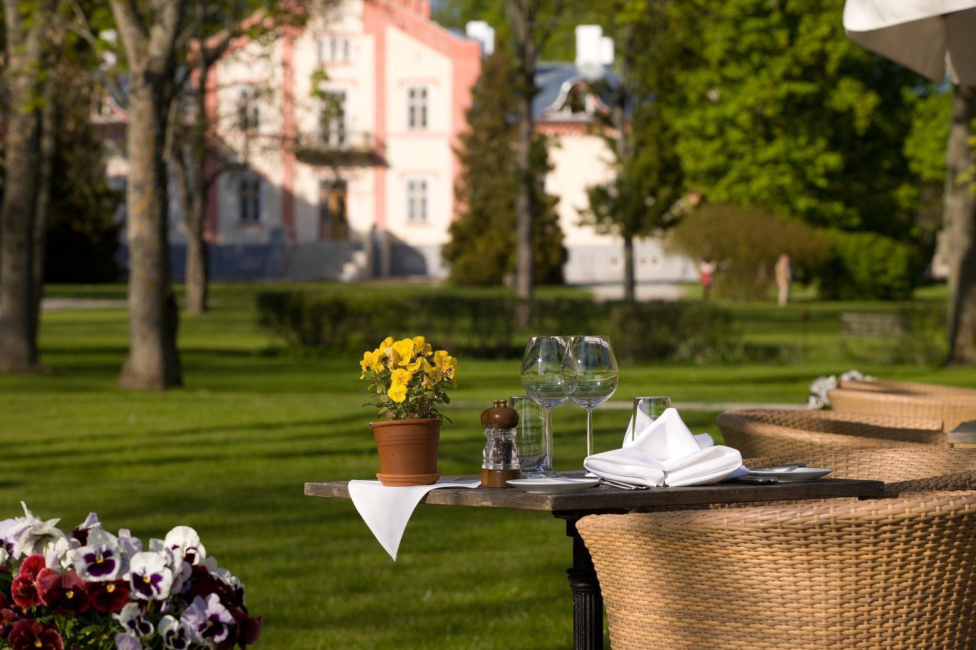 Paedaste Manor Exterior foto